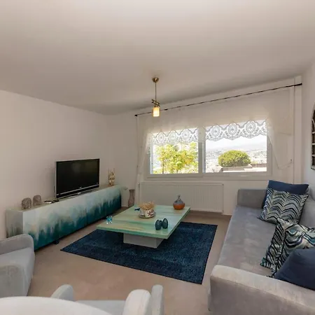 Pleasant House With Splendid View In The Heart Of Bodrum *